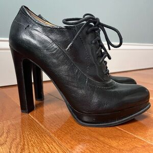 Black High-Heeled Oxford-Style. Nine West leather